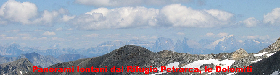 Panorami lontani dal Rifugio Petrarca, le Dolomiti