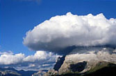 Il Sassopiatto visto dalla finestra del Rifugio Alpe di Siusi