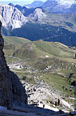 Da Forcella Sassolungo verso il Passo Sella