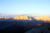 Quando la valle  gi in ombra, sulle cime pi alte splende ancora un fantastico sole... 