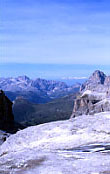 Panorama dal Rifugio Bo, la vista spazia fino alla cresta di confine.