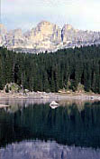 Il Latemar si specchia sulla superficie del Lago di Carezza.