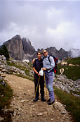 Andrea e Luciano, sullo sfondo il Rif. Roda de Vael mt. 2280.