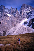 Susy in Val Venegia, sullo sfondo il Ghiacciaio del Travignolo.