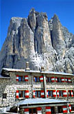 Il Rif. Pradidali 2278 m con Cima Canali 2900 m